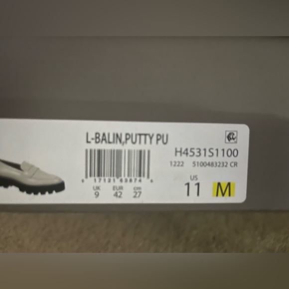 Franco Sarto brand new, never worn cream loafers. Size 11M. - Picture 1 of 2